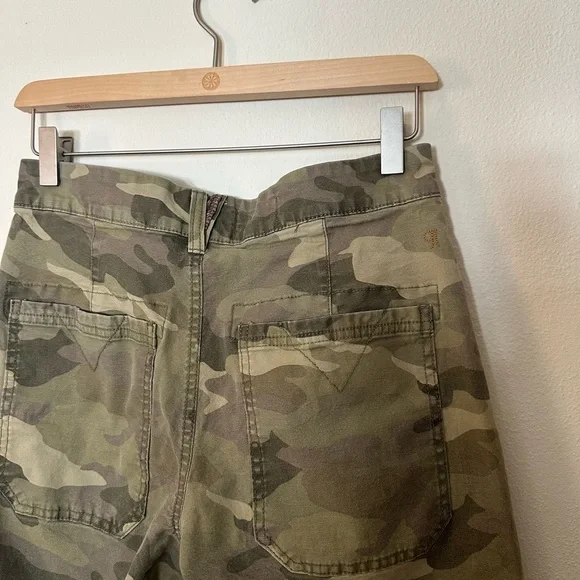 Pilcro Green Camouflage Barrel Cargo Pants - Picture 7 of 7